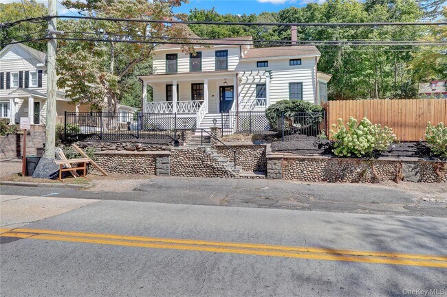 Foto del edificio - 324 Woodbine Ave