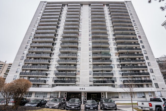 Photo du bâtiment - Davisville Village