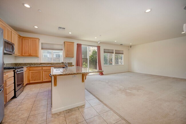 Foto del edificio - 1175 Dartmouth Cir