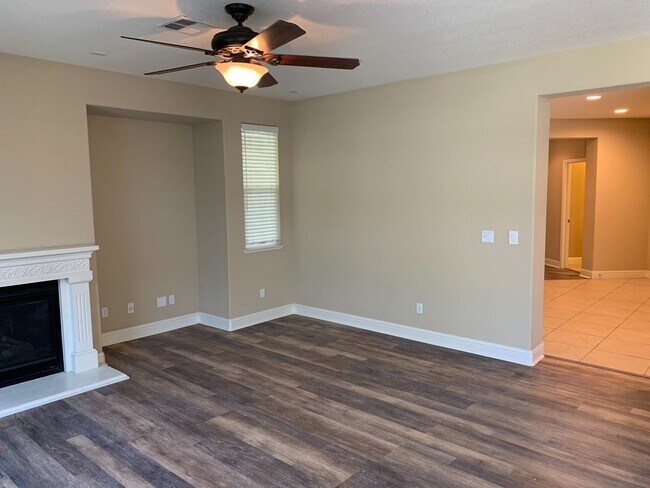 Foto del edificio - Single Story, Corner Lot in Brentwood!