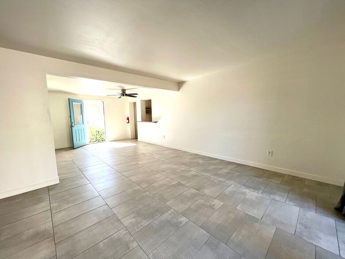 Arcadia-Biltmore area apartment -- MOVE IN... - Arcadia-Biltmore area apartment -- MOVE IN...