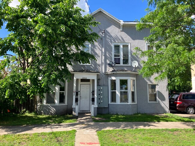 Building Photo - 1914 E 22nd St