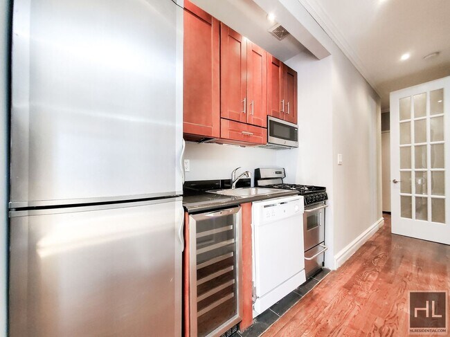 Building Photo - 2 Bedroom 2 bath Apartment In Gramercy! $6...
