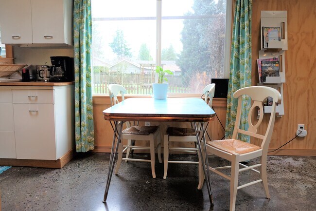 Foto del edificio - 10733 Phinney Ave N