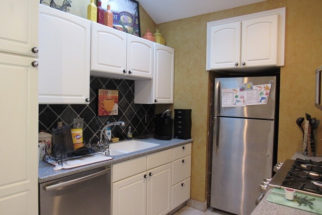 Building Photo - AVAILABLE NOW!! Furnished 2 bed/2 bath Home with Pool and on Canal