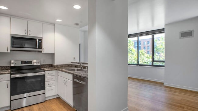 Photo - 250 King St Apartment