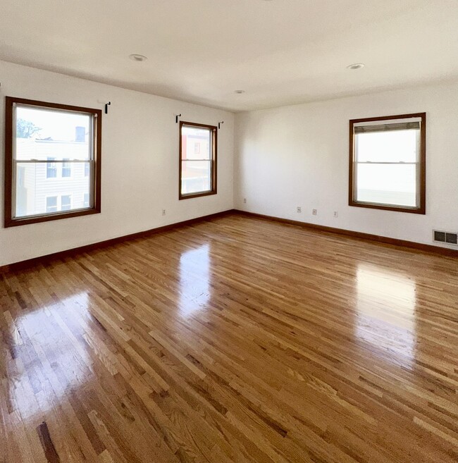 Building Photo - 150 Clendenny Ave