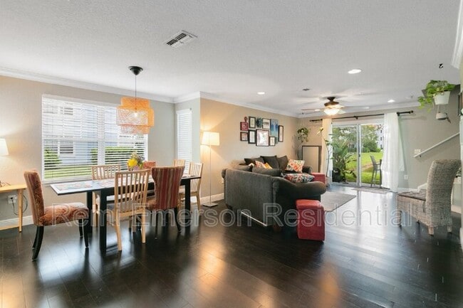 Foto del edificio - 5800 Lake Pointe Village Cir