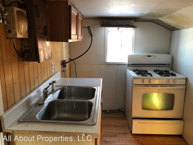 Foto del edificio - 2 br, 1 bath House - 606 1/2 Goodrich Avenue