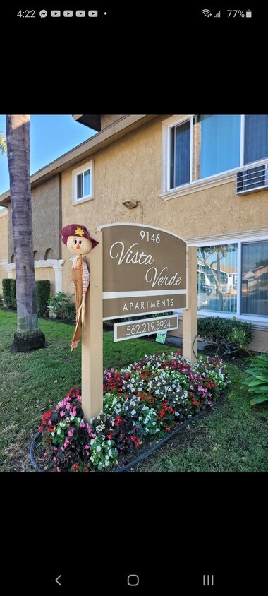 Foto principal - 9146 Somerset Blvd