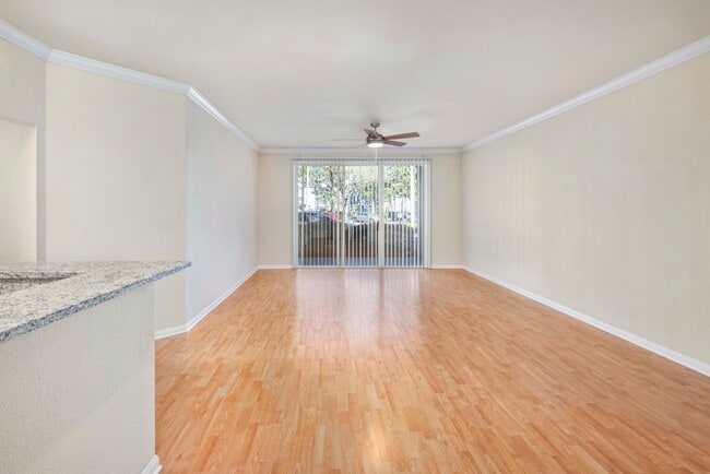 Building Photo - MAA Tampa Oaks