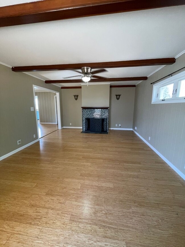 Building Photo - MOVE IN READY - Vinton Neighborhood