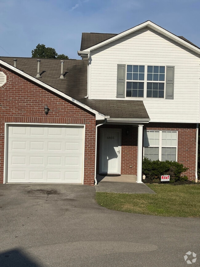 Crystal Lake Apartments for Rent with a Living Room Knoxville, TN 1