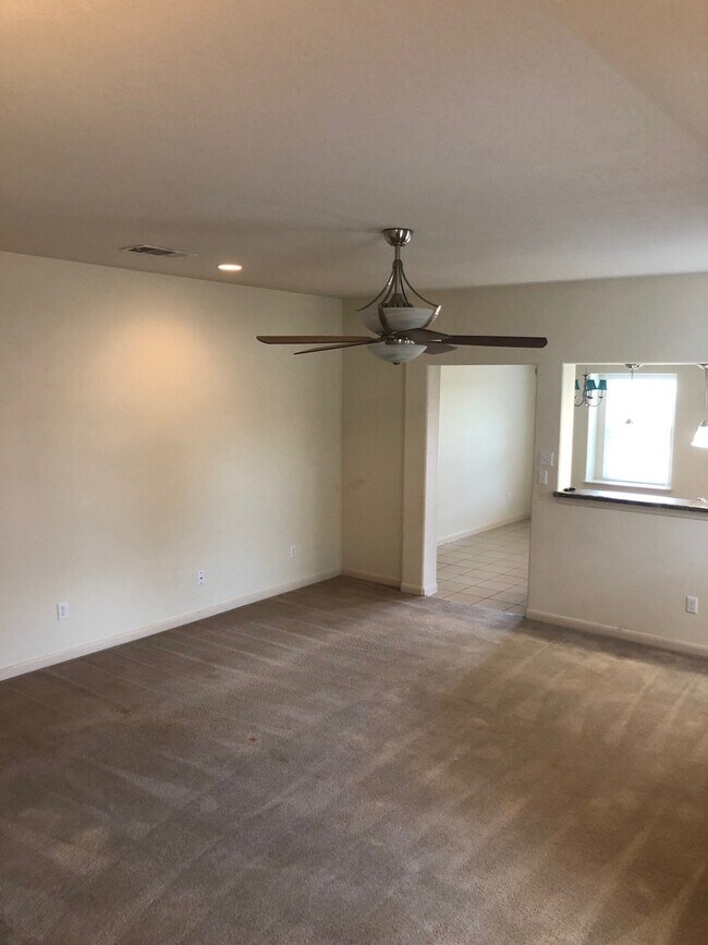 Foto del edificio - BEAUTIFUL 4 BEDROOMS / 2 BATH HOME IN HUNT...