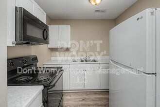 Building Photo - 615 Dumaine St
