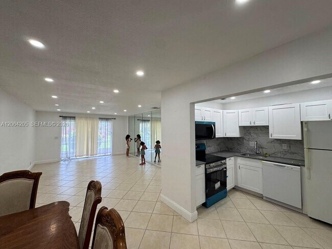 Foto del edificio - 700 Layne Blvd