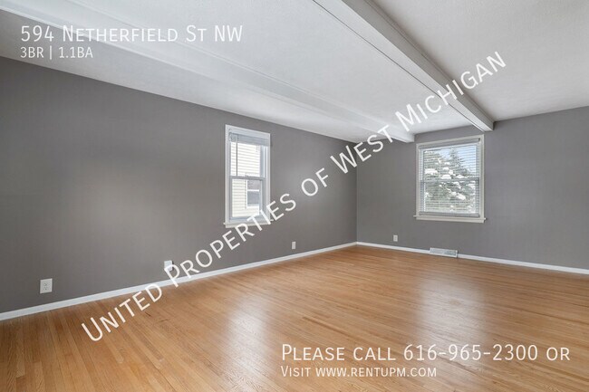 Building Photo - Available Now | Charming 3 Bed, 1.5 Bath H...