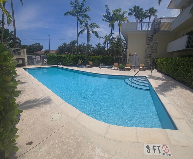 Foto del edificio - 8950 SW 69th Ct