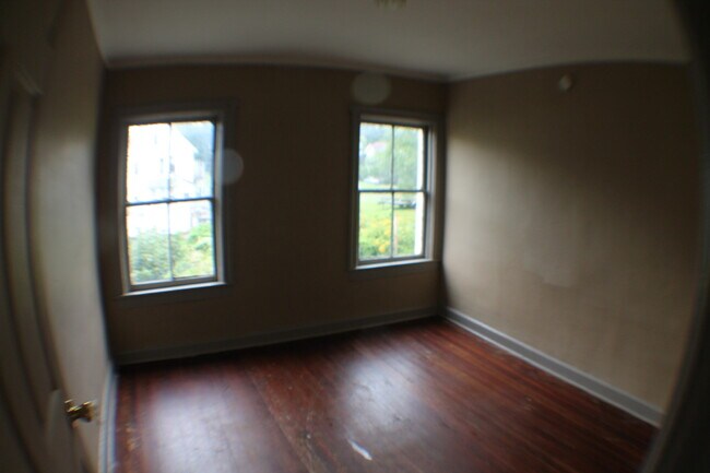 Building Photo - 112 Bleecker St