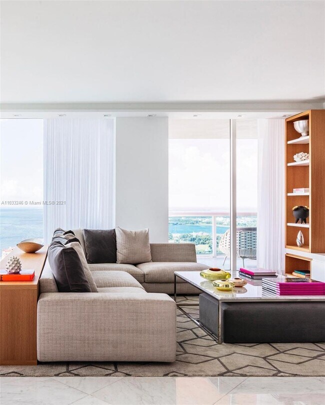 Foto del edificio - 300 South Pointe Dr