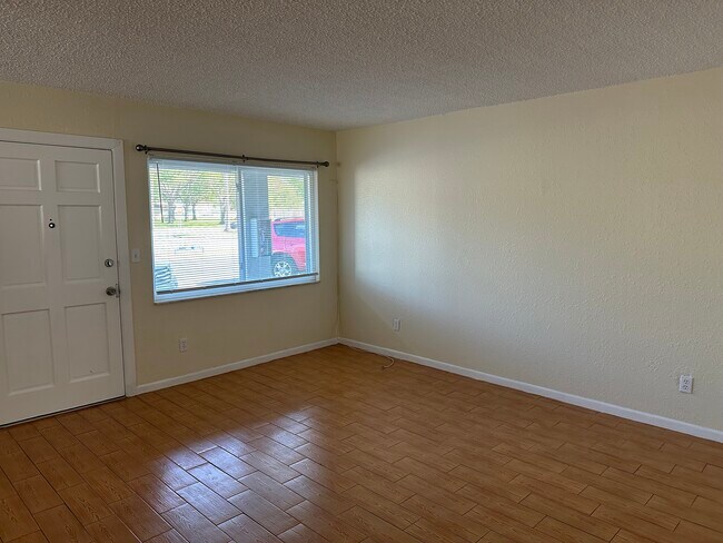Building Photo - 6044 22nd Ave N
