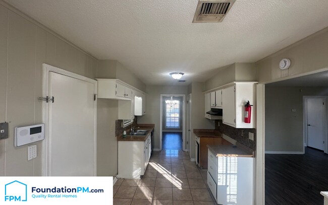 Foto del edificio - 5399 Meadowick Ave
