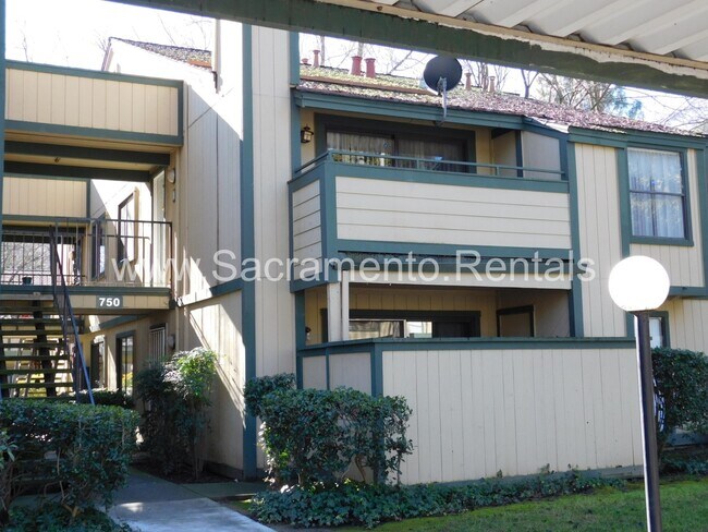 Building Photo - Very Nice 2bd/1+ba Condo in Gated South Na...