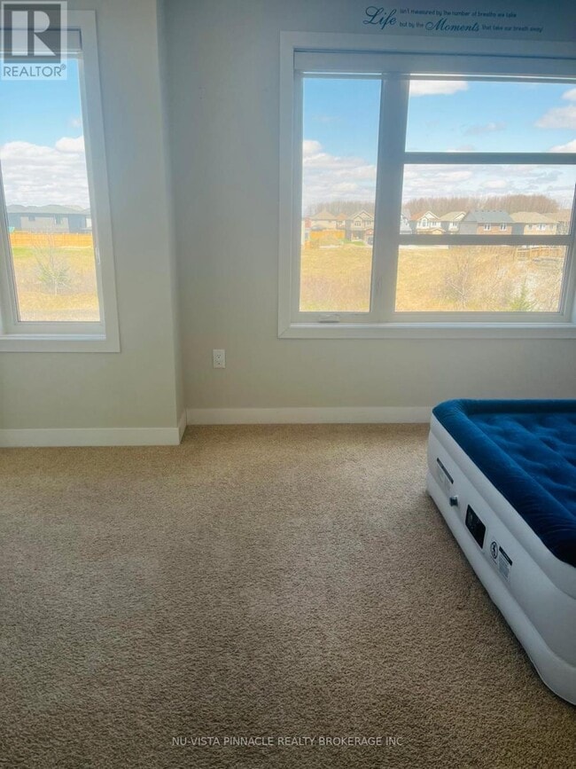 Photo du bâtiment - 938 W Village Square