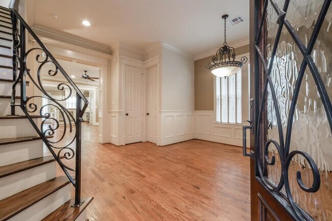 Foto del edificio - 833 W 17th St