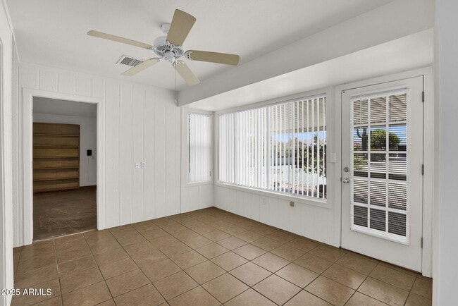 Building Photo - 10137 Willowcreek Cir