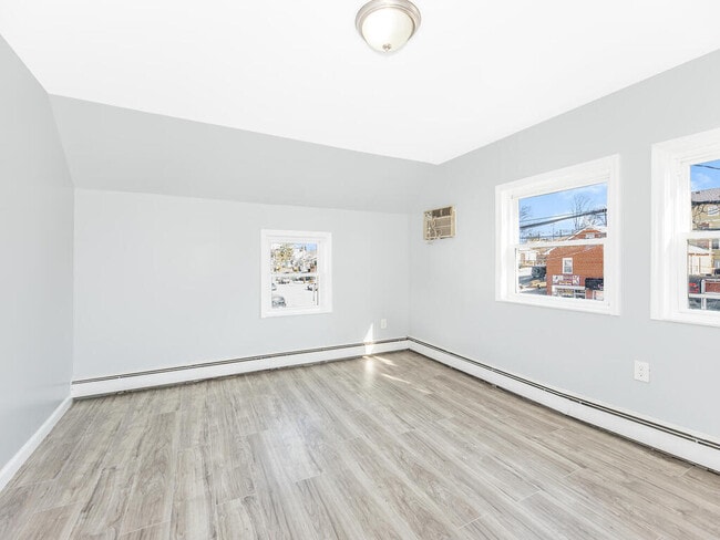 Building Photo - 555 Kimball Ave