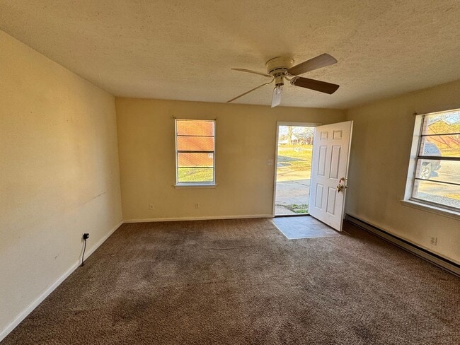 Foto del edificio - 128 Woodland Ave