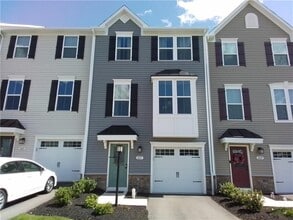 Building Photo - 2027 Cade Dr