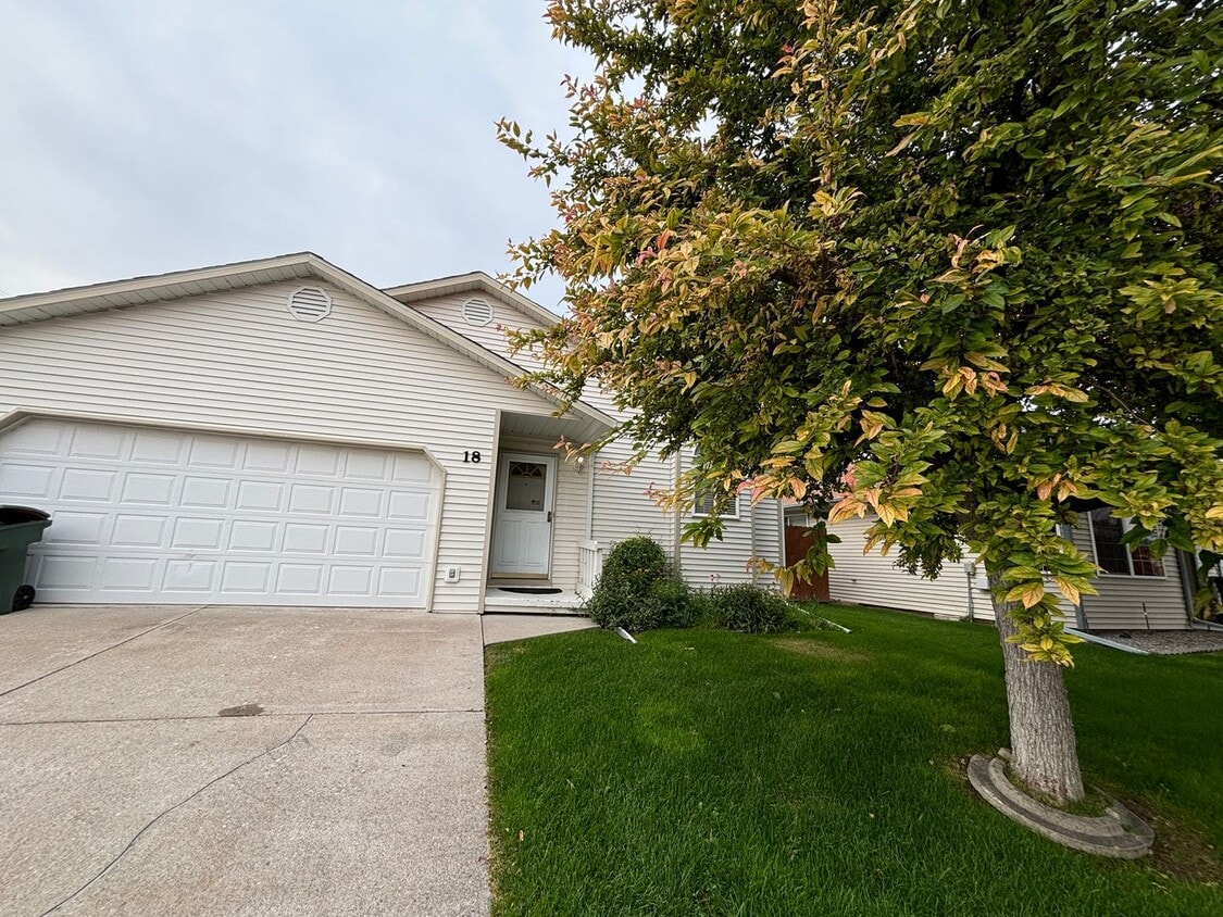 Primary Photo - Quiet Two Bedroom Low Maintenance Town Home
