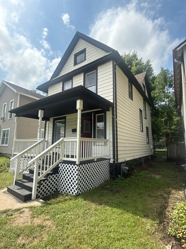 Building Photo - 940 N Court St