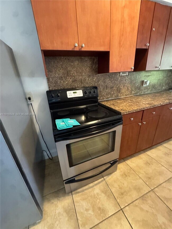 Foto del edificio - 505 NE 82nd St