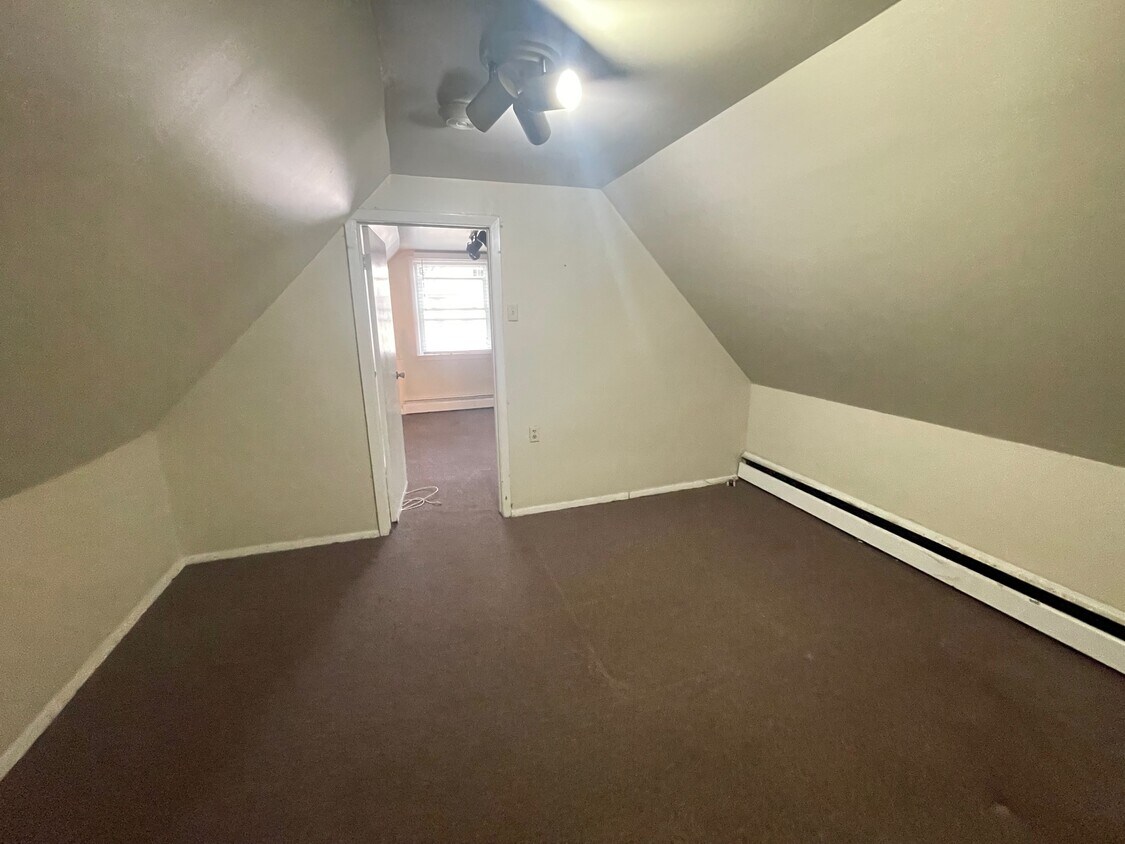 Primary Photo - 69 E Goepp St