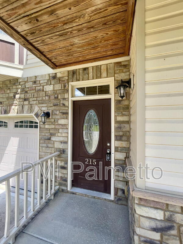 Foto del edificio - 215 Emanuel Creek Drive