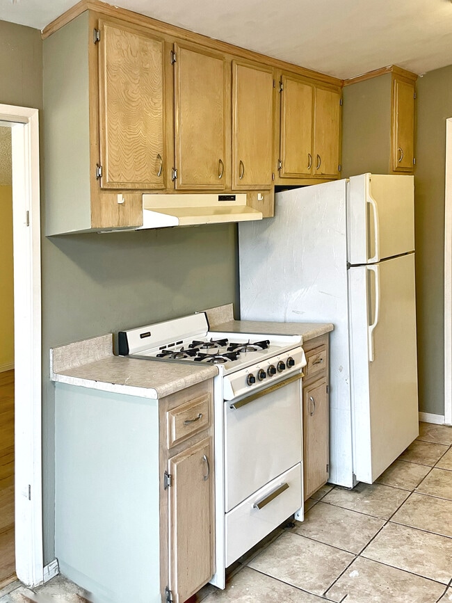 Kitchen - 3000 Vineland Ave