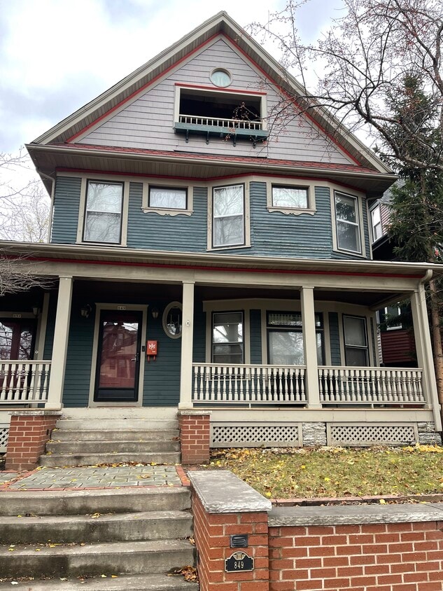 Primary Photo - 851 Ashland Ave