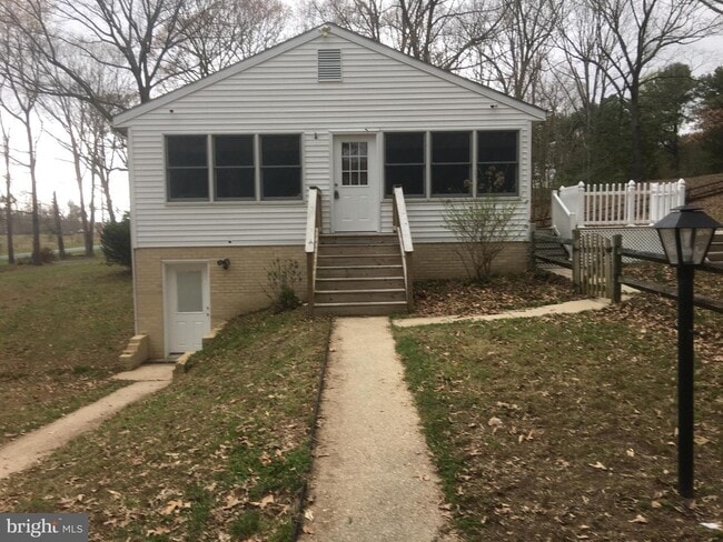 Building Photo - 850 Calvert Beach Rd