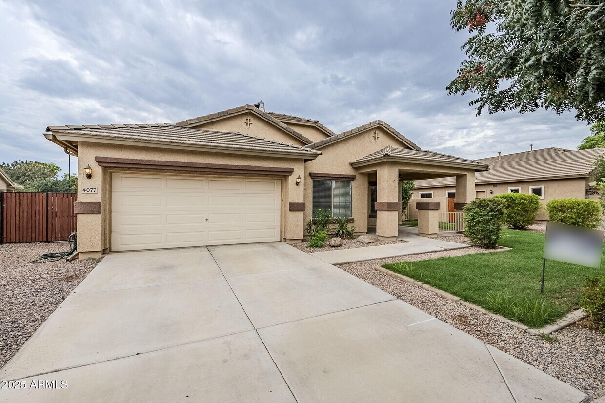 Foto principal - 4077 E Claxton Ave