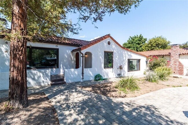 Building Photo - 4 br, 3 bath House - 1541 Hillside Dr