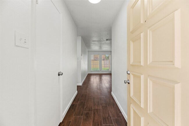 Foto del edificio - 15362 Meadow Village Dr