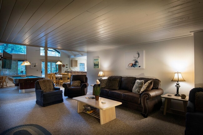 Foto del edificio - 8040 Sugarpine Pl