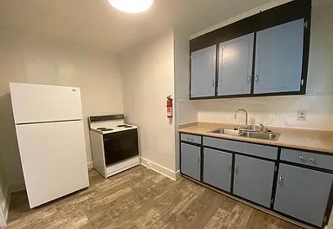 Building Photo - 2 Bed, 1 Bath house in Columbia!