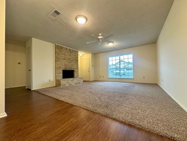 Building Photo - 1404 Chapel Ridge Rd