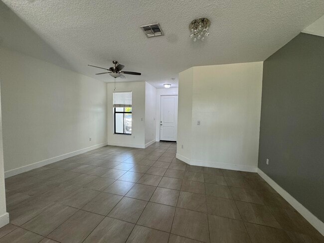 Building Photo - 2037 Oysterwood Ln