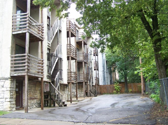 Building Photo - Charlotte Park Apts