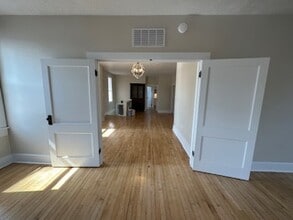 Building Photo - 15 N Muessing St